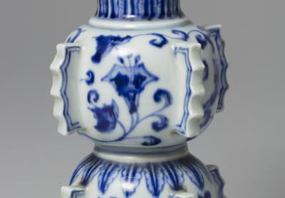 图片[2]-Gu vase with floral design in underglaze blue, Ming dynasty (1368-1644)-China Archive